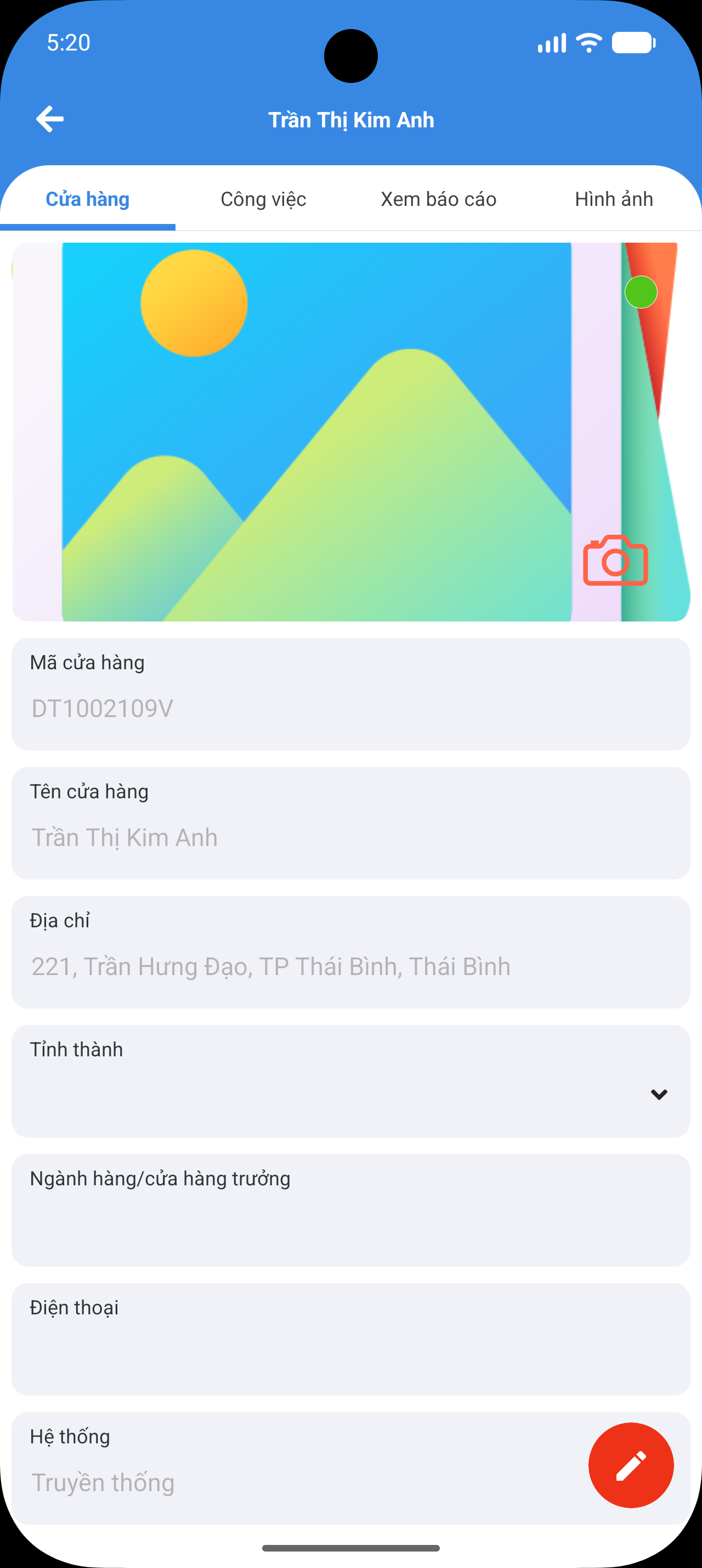 Tippmixpro mobil app kezelőfelületének részletes képe, a sportesemények listáját és a fogadási opciókat mutatva